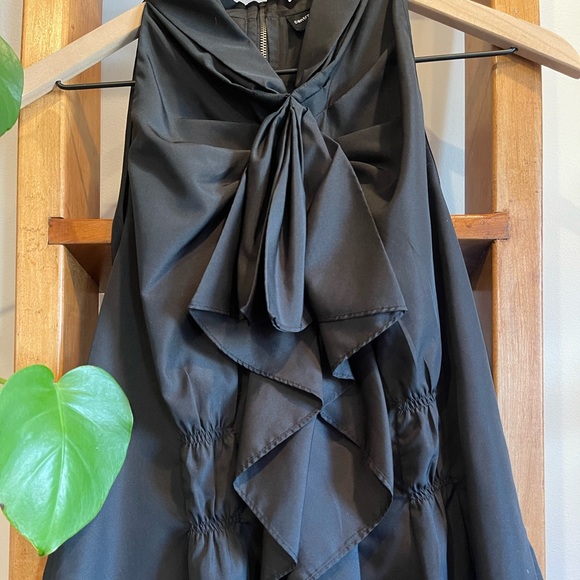 Central Park West SZ M Black Sleeveless Ruffle Top! - Picture 2 of 8